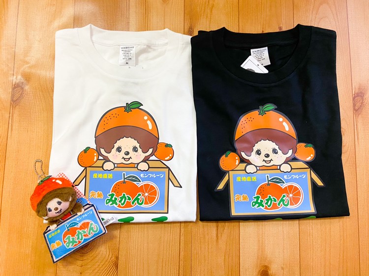 フルーツになったモンチッチがひょっこり箱からのぞいているかわいい